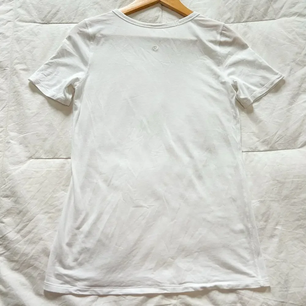 Lululemon Love Crew Expression Tee White “Good Karma” Graphic Women’s Size 4